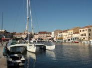 Purchase sale five-room apartment and more Meze